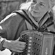 Femme à l'accordéon